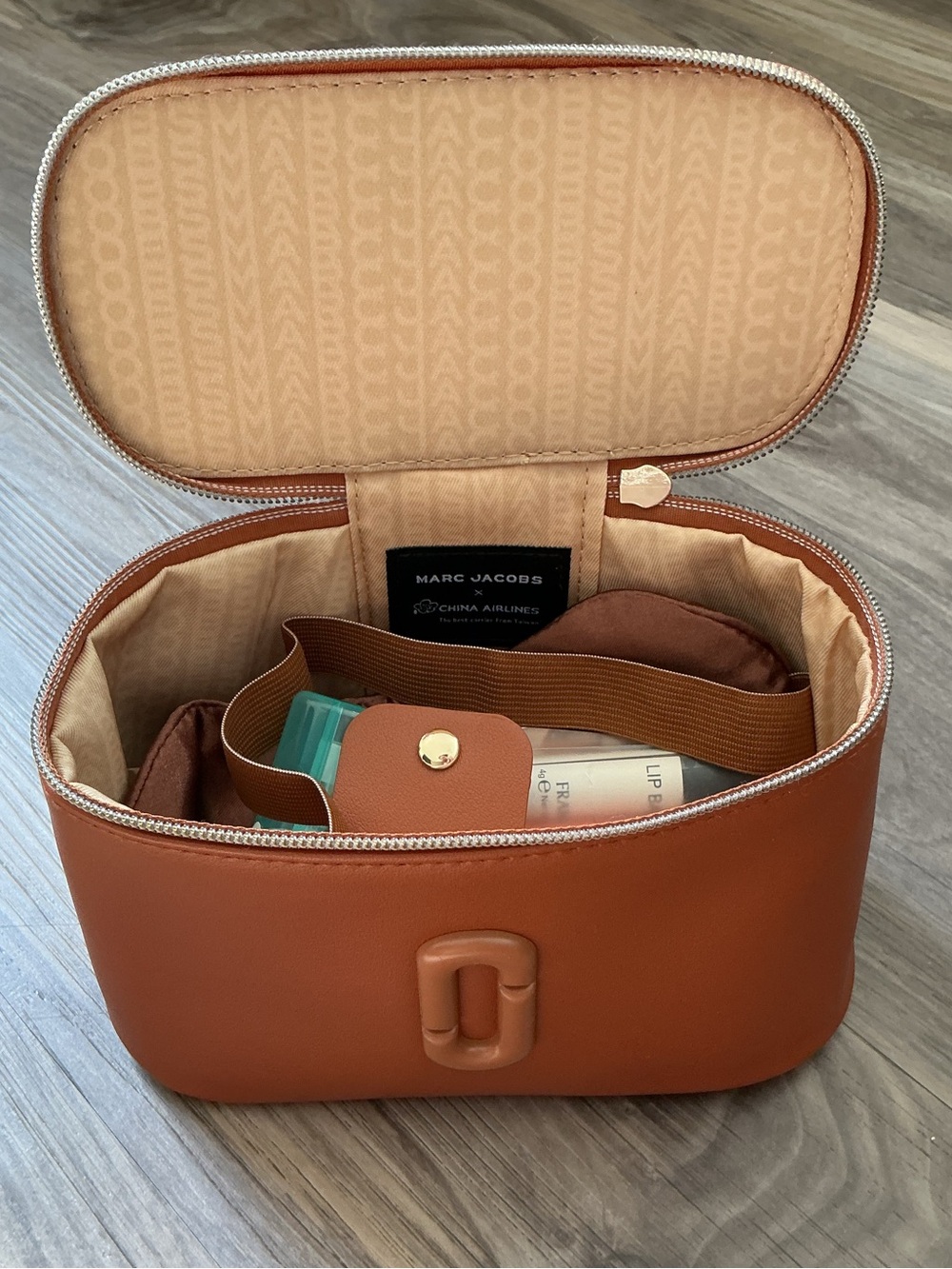 Marc Jacobs x China Airlines Business Class Amenity Kit Tan Vanity Bag NW